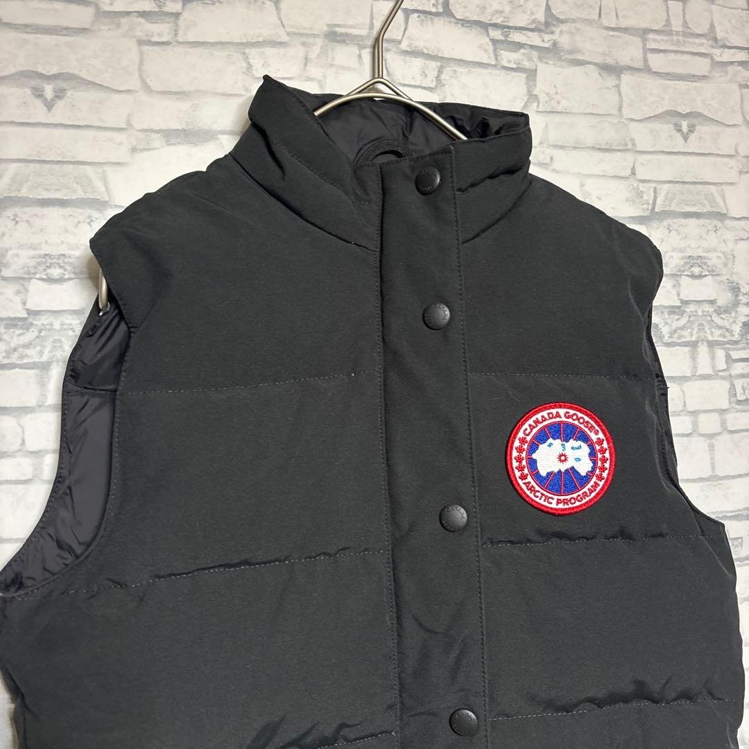 こ*ん様   ブラック ダウンベスト　未使用品　超美品✨