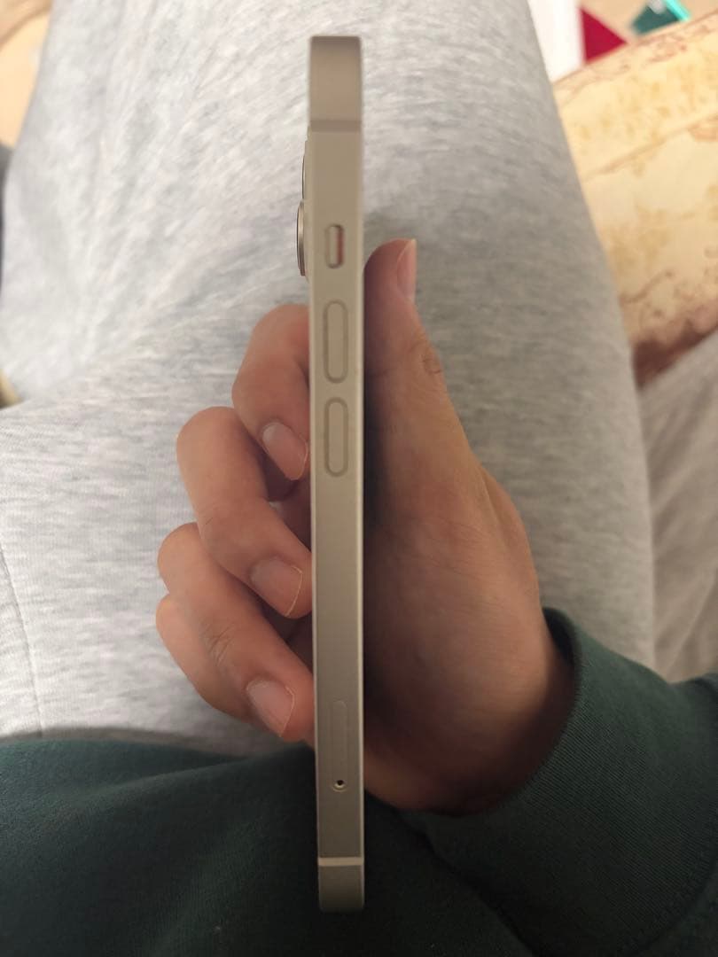 Apple iPhone 14 256GB 背面割れあり