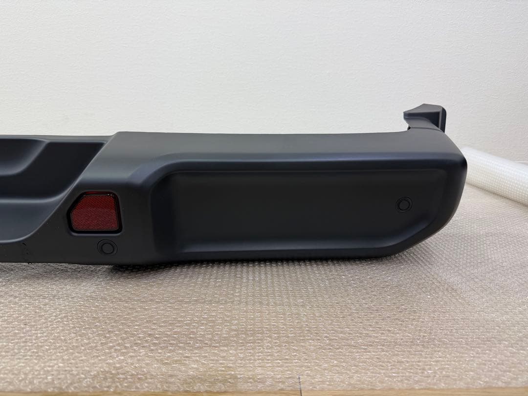 JLラングラーMOPAR純正USプラスチックリアバンパー (パークセンサー有り)