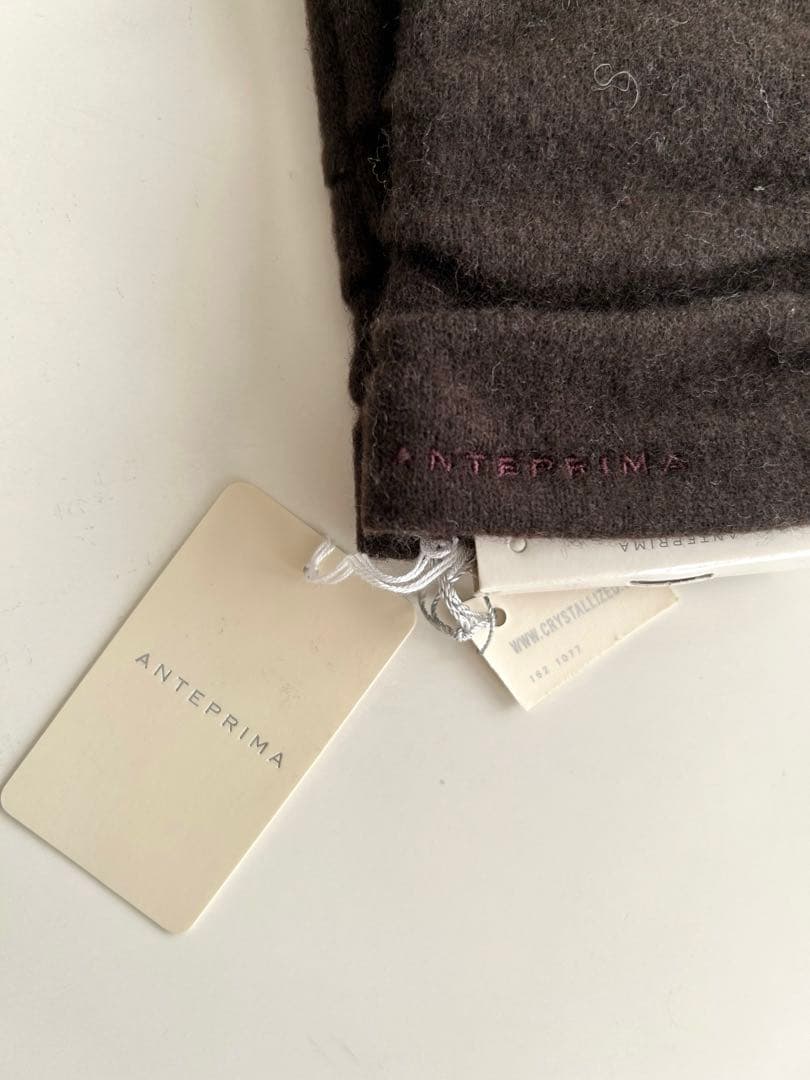 アンテプリマ　カシミア　フィオーリモチーフ付き手袋・ラインストーン付きマフラー