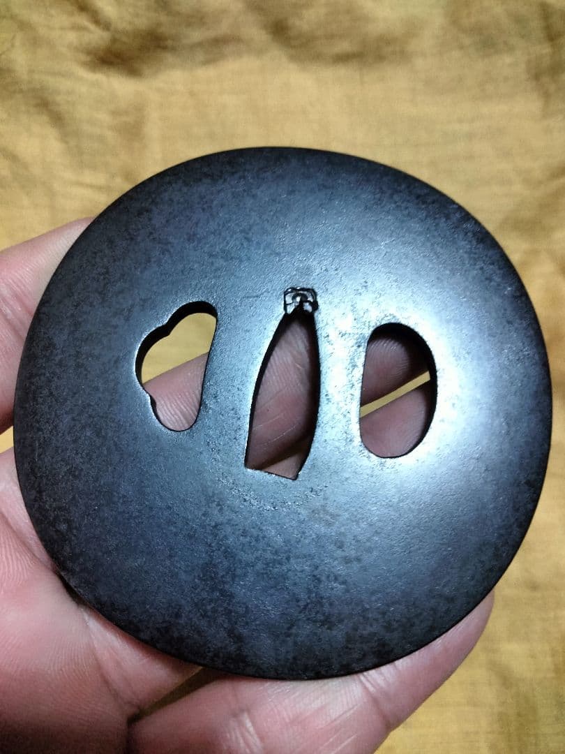 鉄鍔　鐔　(江府住宜秀　無文)　江戸時代　佐久間宜秀　箱付き