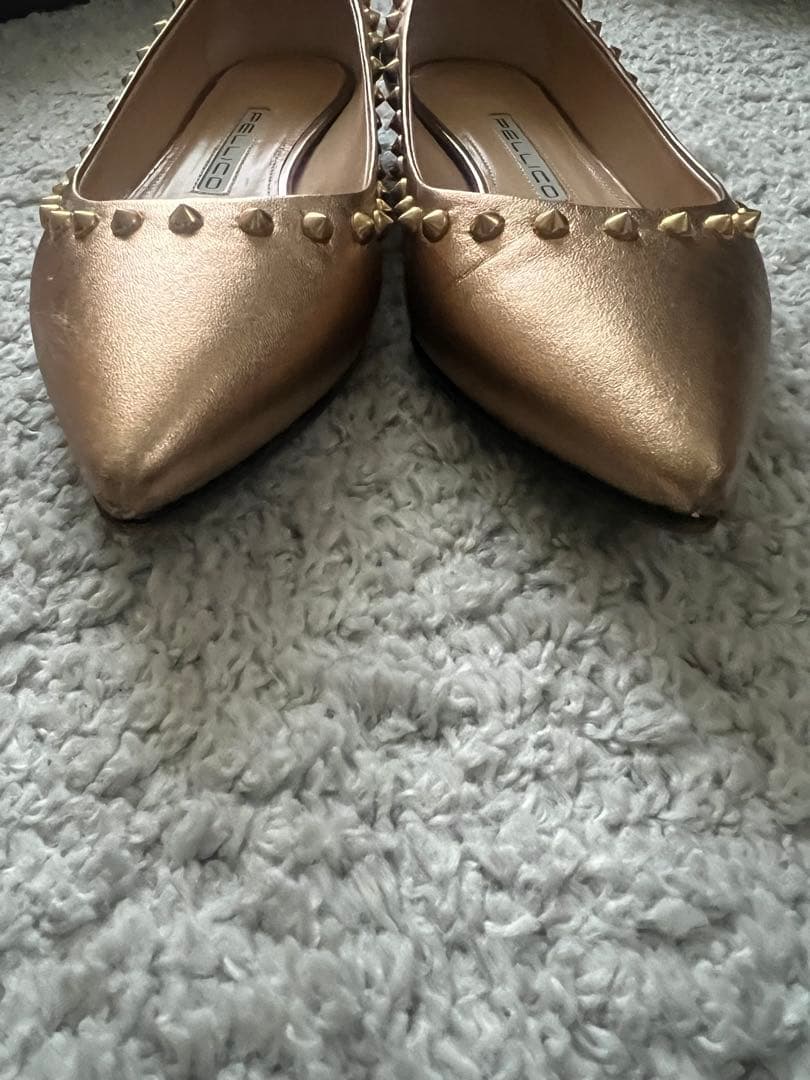 PELLICO スタッズ付きゴールドフラットシューズ　35ハーフ　22.5