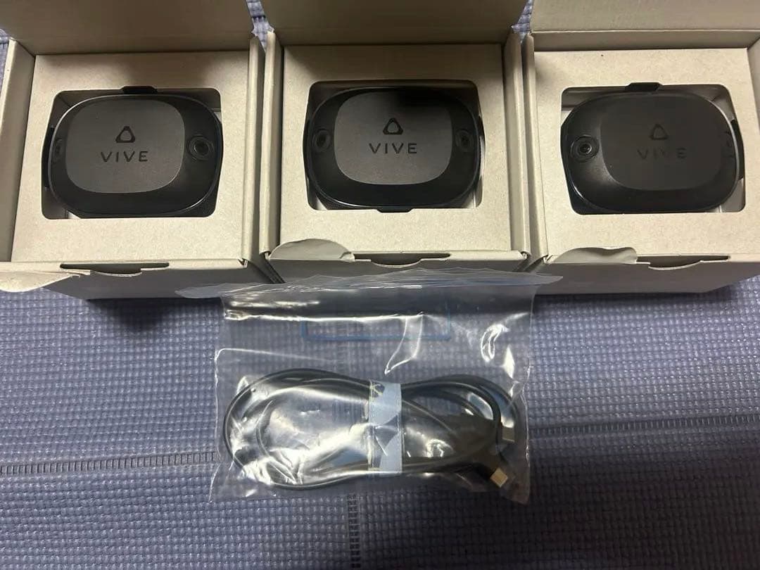 ViveUltimateTracker3個＋ワイヤレスドングル1個 ストラップ付