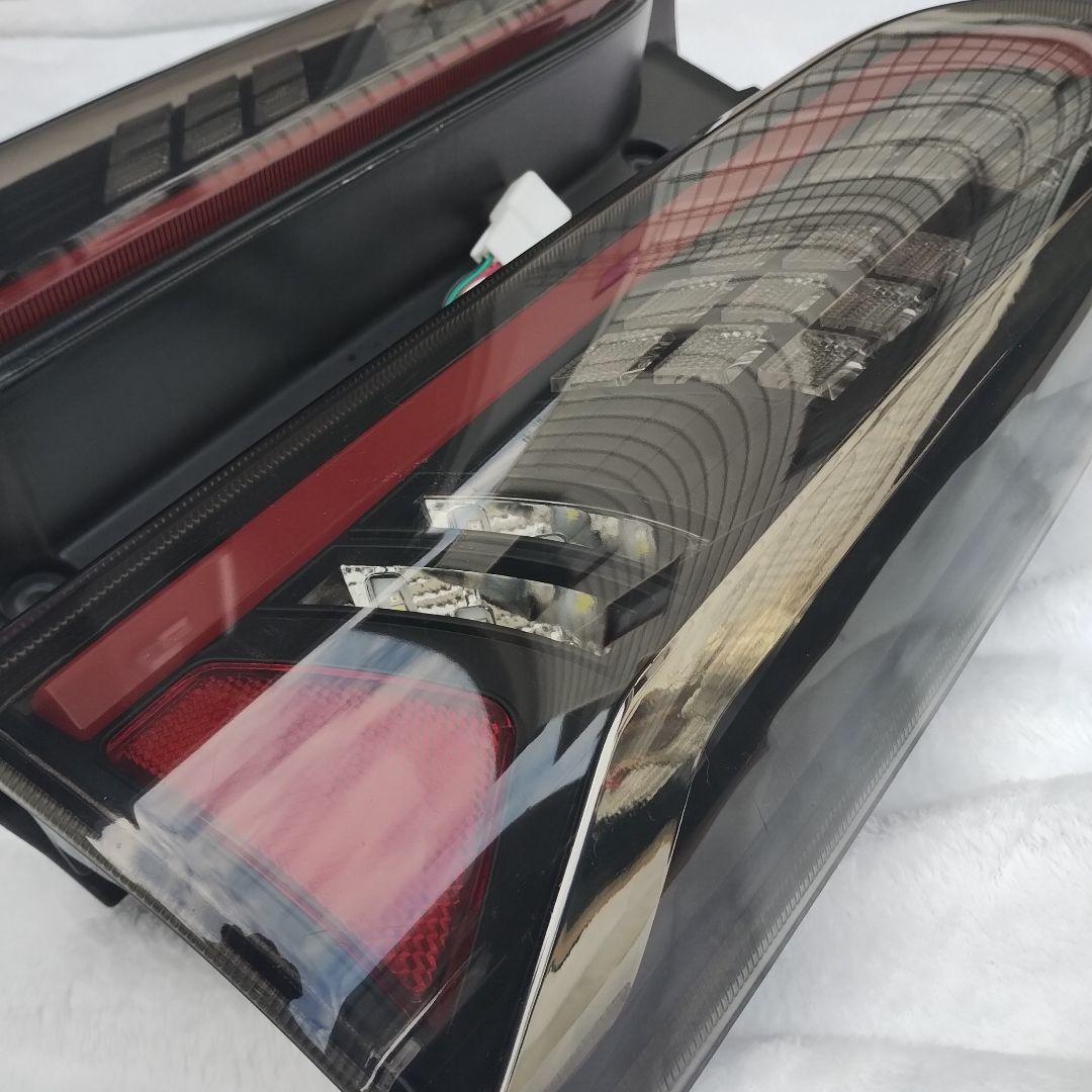 ※訳あり値下げ品　VLAND 200系 ハイエース テールランプ シーケンシャル