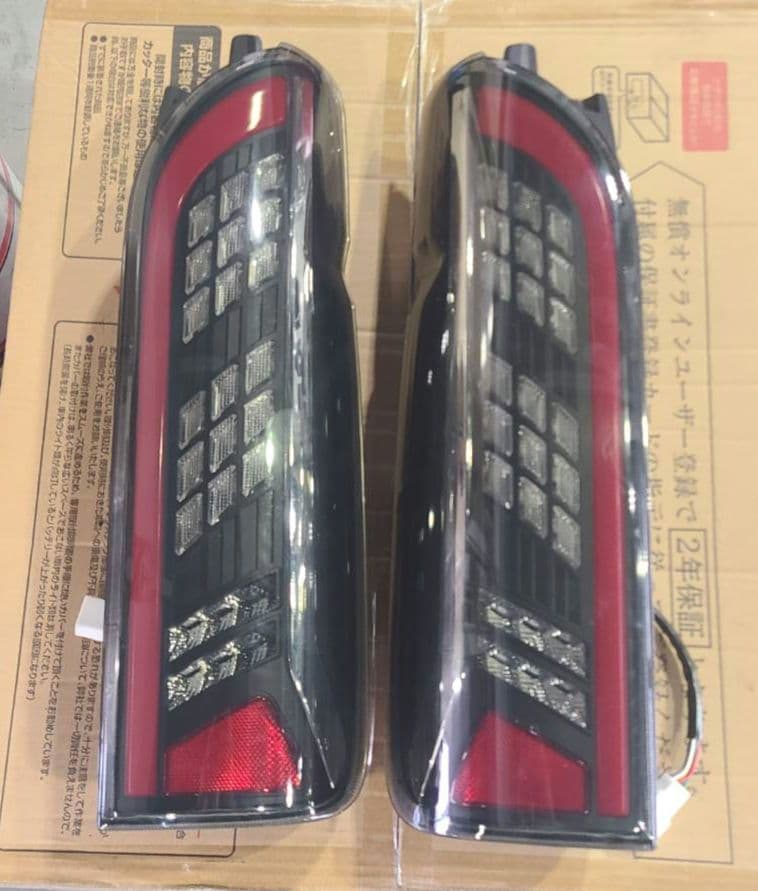 ※訳あり値下げ品　VLAND 200系 ハイエース テールランプ シーケンシャル