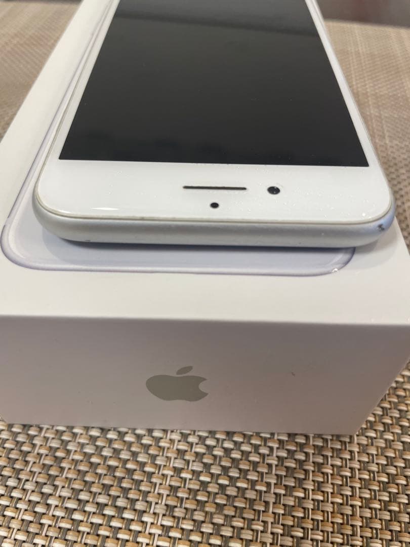 Apple iPhone 8 シルバー 64GB箱付き