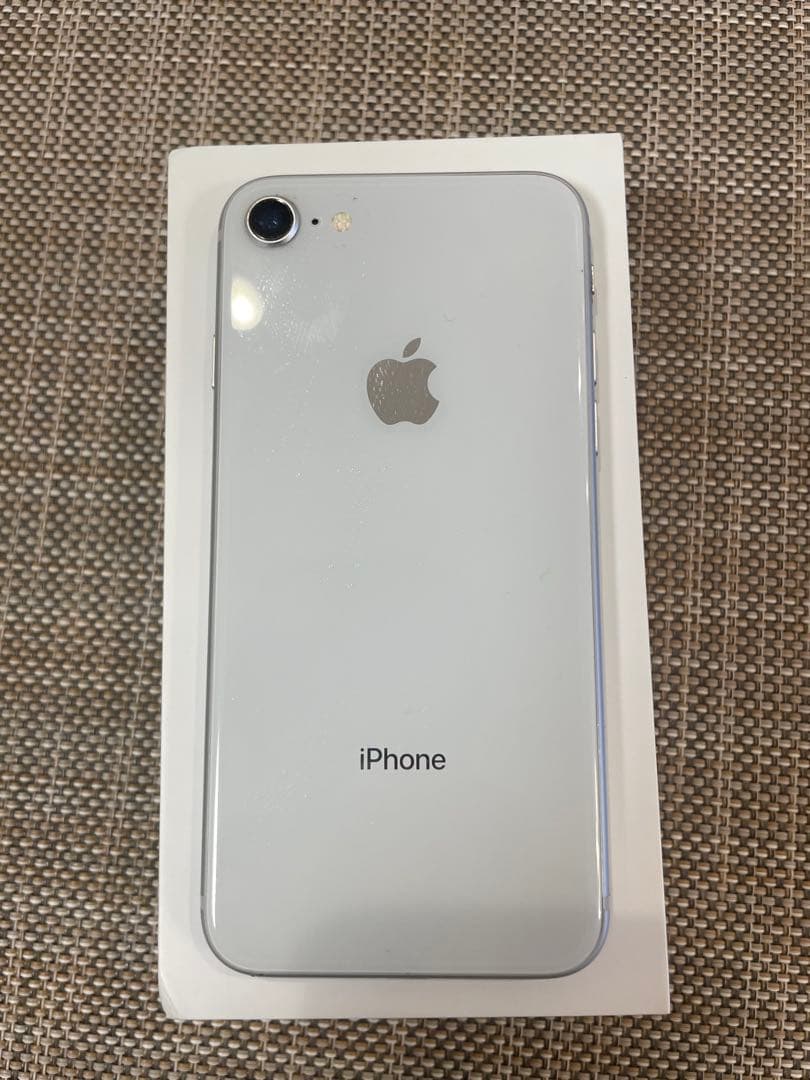 Apple iPhone 8 シルバー 64GB箱付き