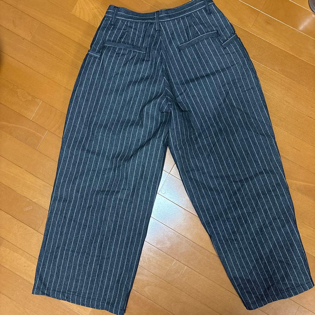 ダークグレー ストライプ ワイドパンツ Mサイズ