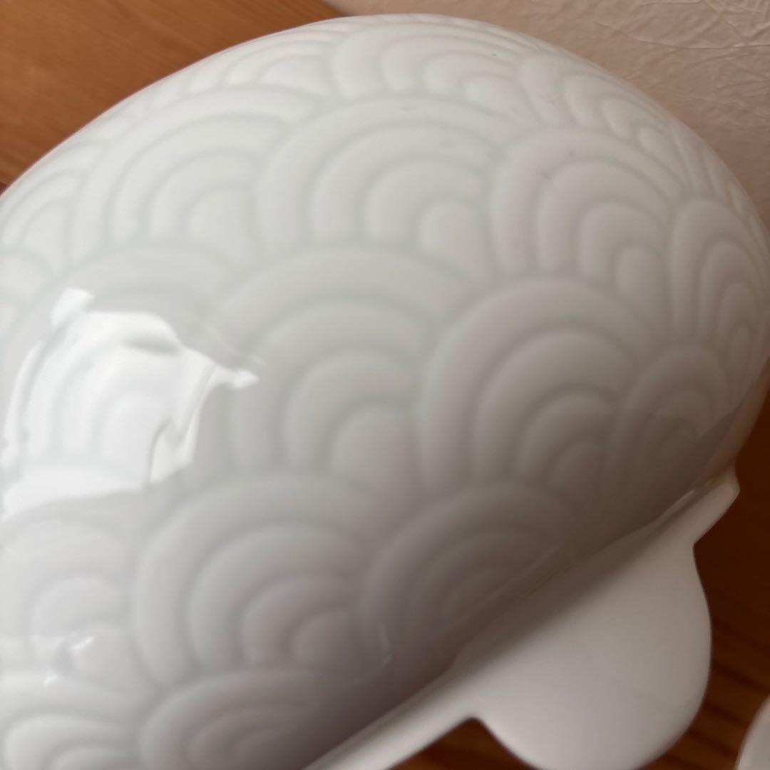 有田焼　人間国宝　井上萬二　美しい白磁青海波文　大きめの香爐　香炉