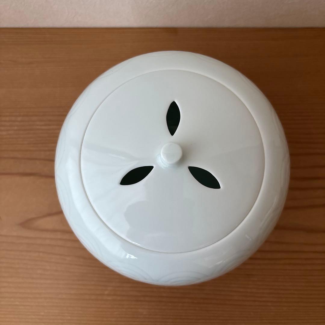 有田焼　人間国宝　井上萬二　美しい白磁青海波文　大きめの香爐　香炉