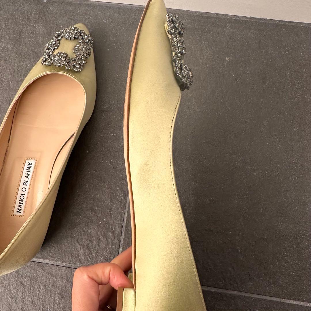 マノロブラニク ハンギシMANOLO BLAHNIKパンプス フラット