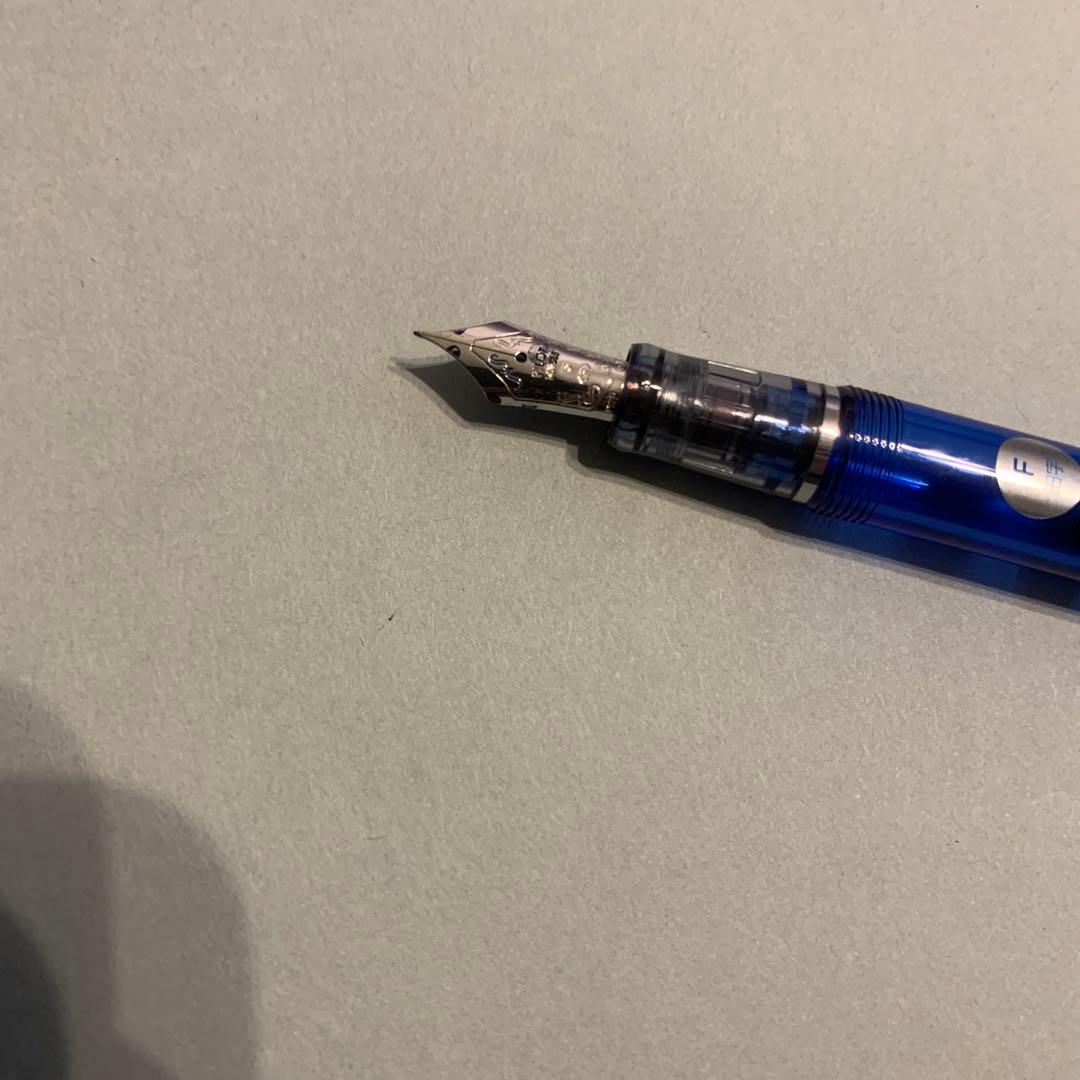 パイロットのブルースケルトンの万年筆