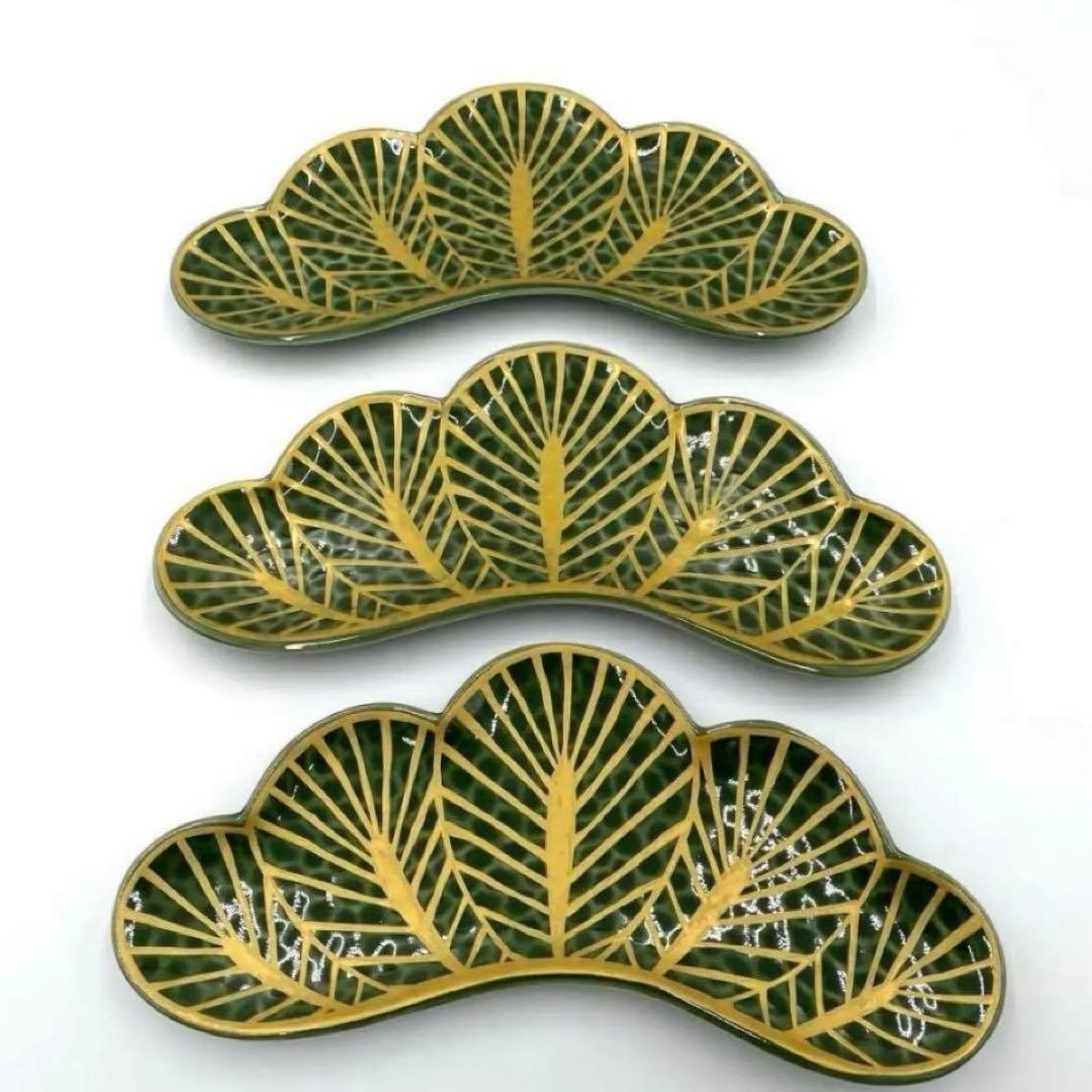 【新品】【大人気】有田焼幸楽窯 錦茶緑金松葉形前菜皿3枚セット　縁起物