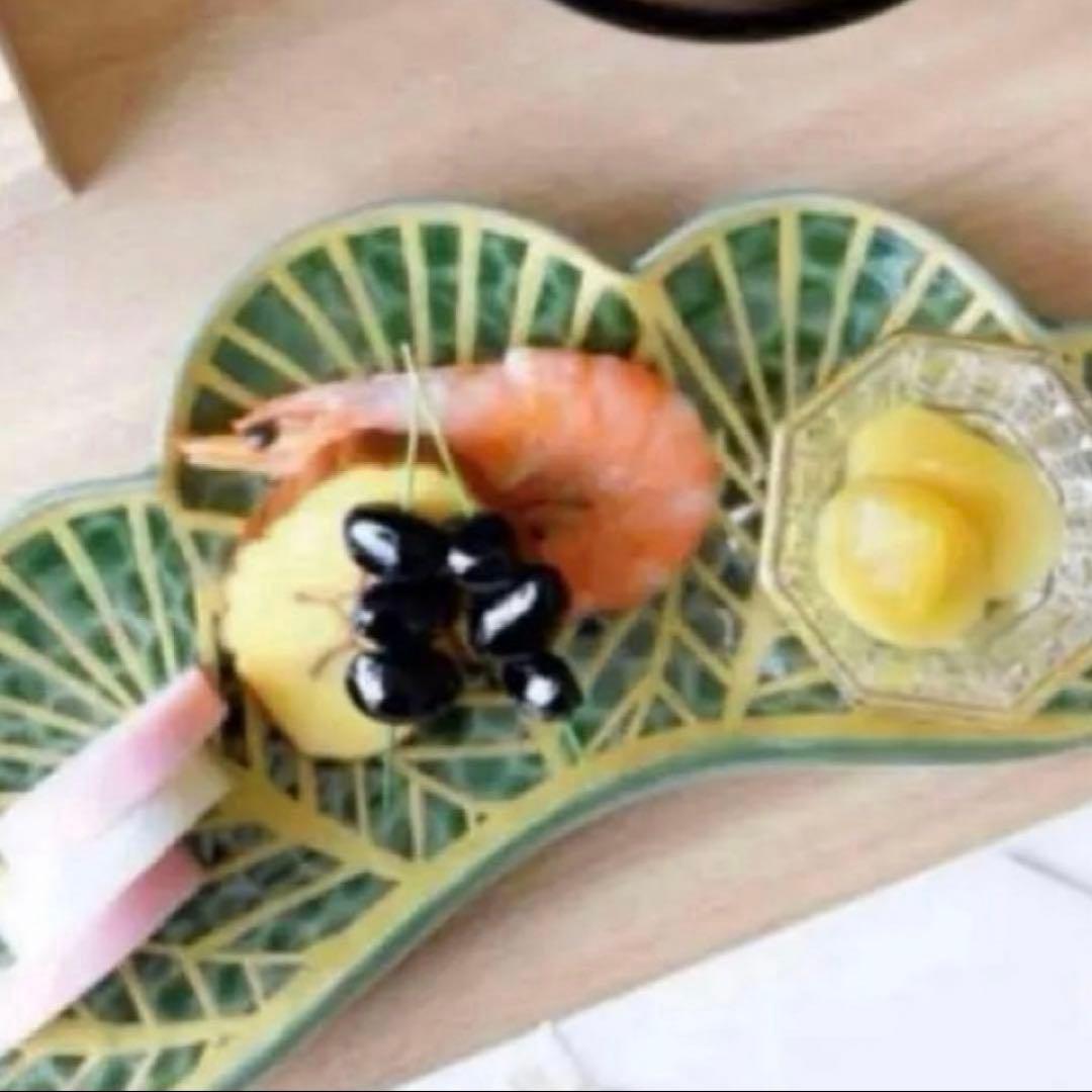 【新品】【大人気】有田焼幸楽窯 錦茶緑金松葉形前菜皿3枚セット　縁起物