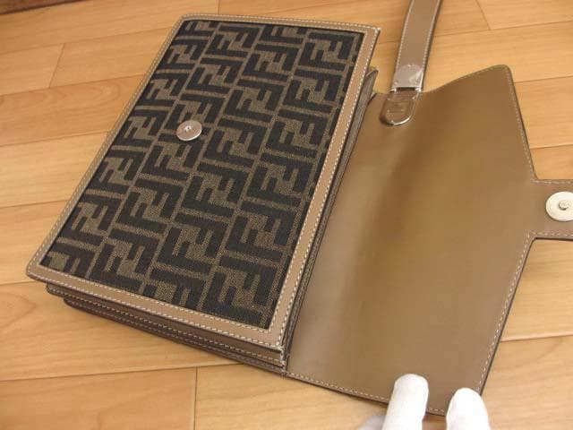 美品 フェンディ 7VA568 FFファブリック オーロック クラッチバッグ