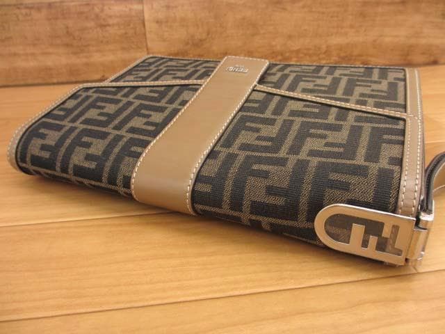 美品 フェンディ 7VA568 FFファブリック オーロック クラッチバッグ