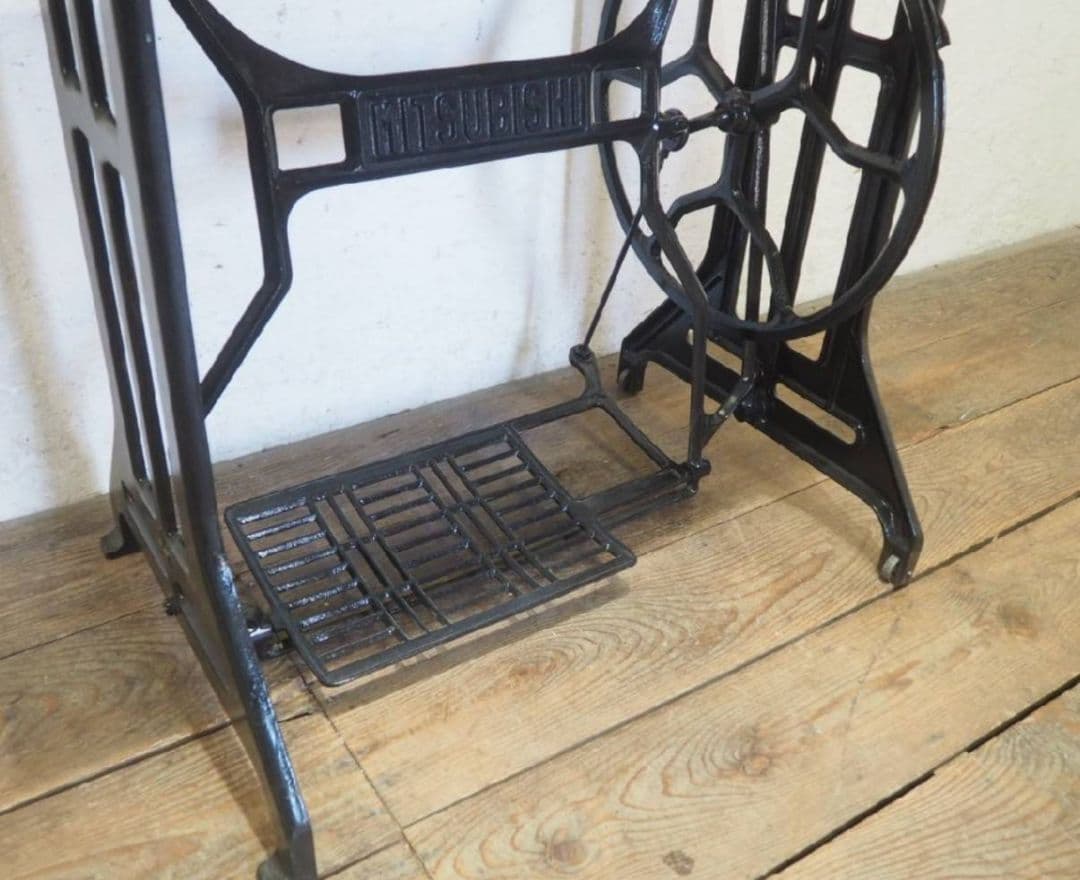 1162 黒ペンキのミシンテーブル　デスク　古家具　レトロ　リメイク　ビンテージ