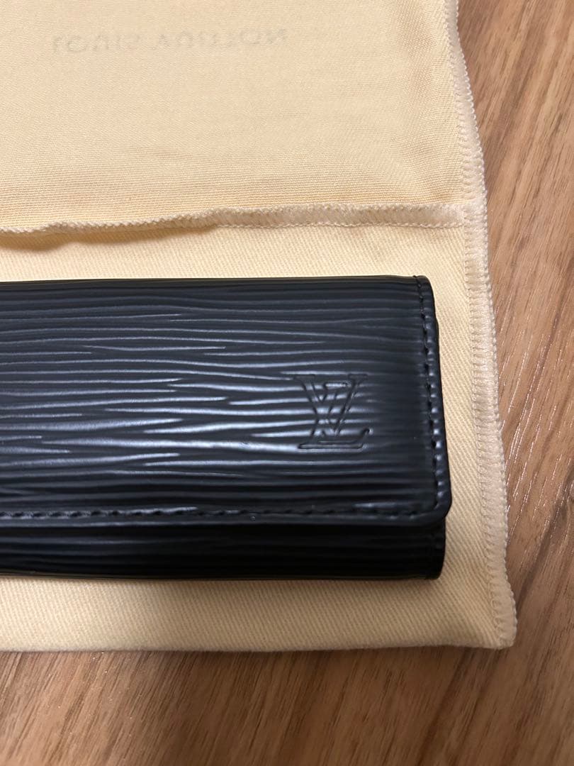 LOUIS VUITTON エピ・レザー キーケース
