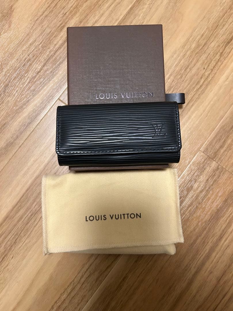 LOUIS VUITTON エピ・レザー キーケース
