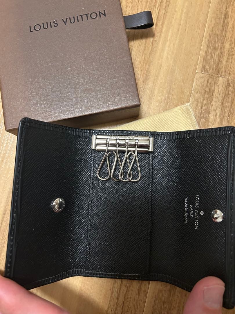 LOUIS VUITTON エピ・レザー キーケース