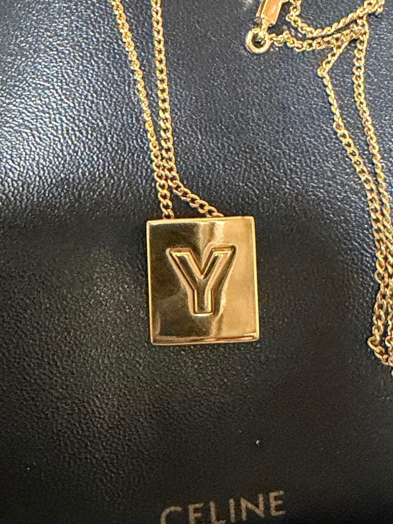 CELINE イニシャル　ネックレス