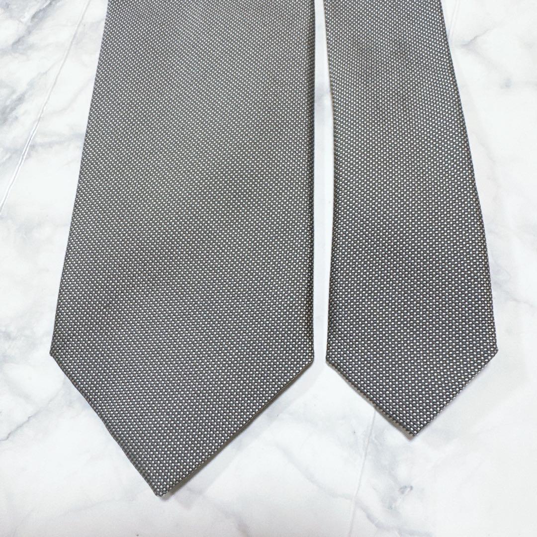 PRADA グレー シルバー　光沢　ネクタイ　大剣幅6.7cm