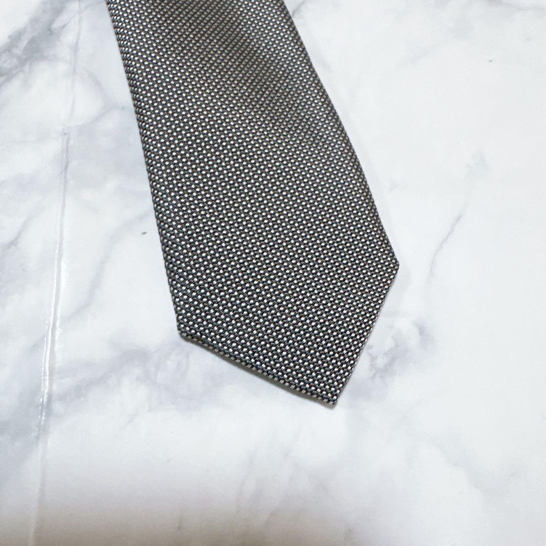 PRADA グレー シルバー　光沢　ネクタイ　大剣幅6.7cm