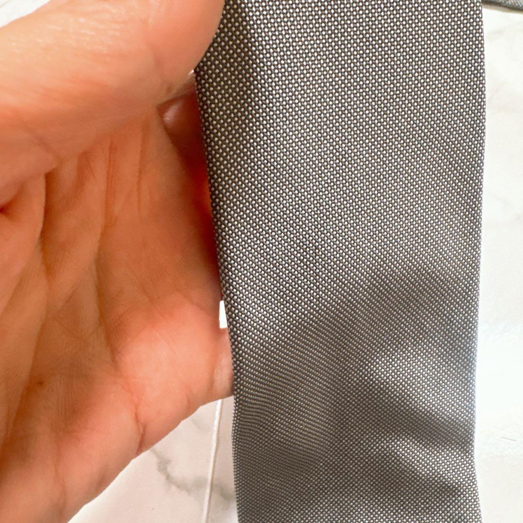 PRADA グレー シルバー　光沢　ネクタイ　大剣幅6.7cm