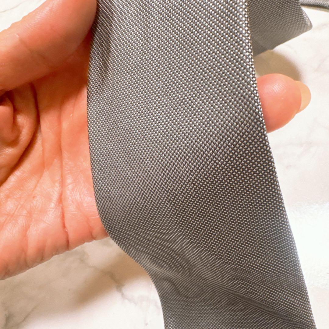 PRADA グレー シルバー　光沢　ネクタイ　大剣幅6.7cm
