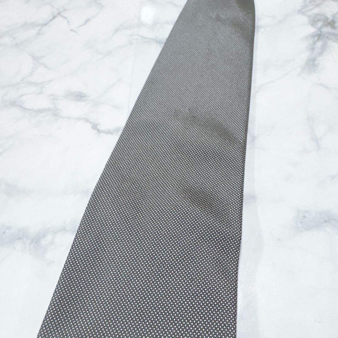 PRADA グレー シルバー　光沢　ネクタイ　大剣幅6.7cm