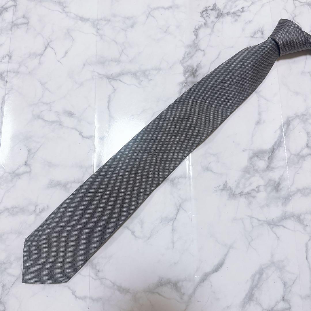 PRADA グレー シルバー　光沢　ネクタイ　大剣幅6.7cm