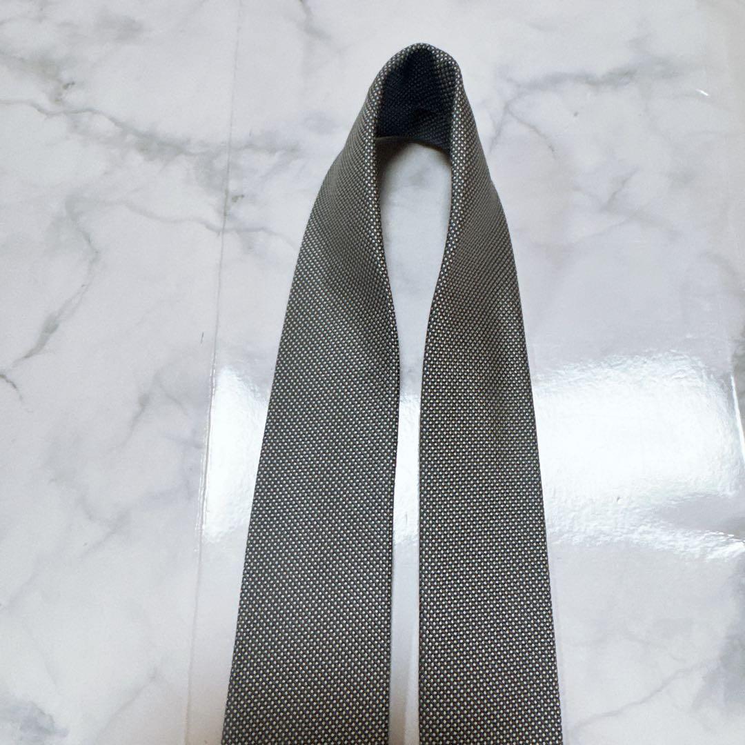 PRADA グレー シルバー　光沢　ネクタイ　大剣幅6.7cm