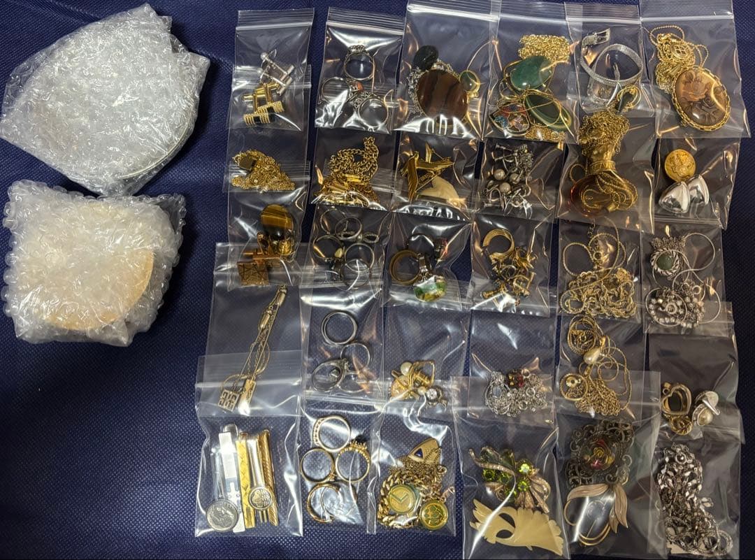 ら*そ様 遺品整理品　ビンテージアクセサリー類