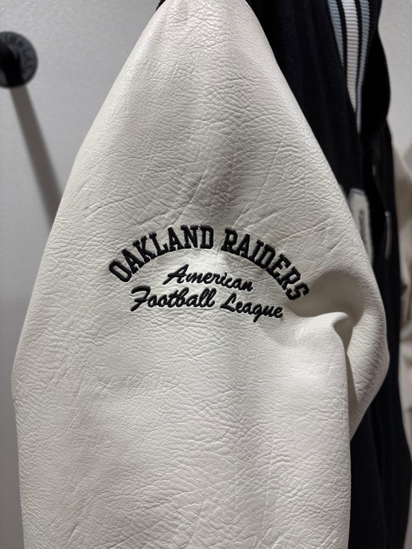 RAIDERS スタジャン ブラック/ホワイト