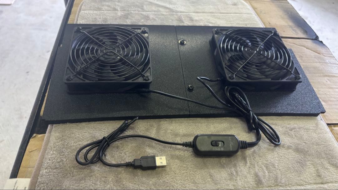 ハイエース 換気扇 ４型 〜 USBファン 付 パネル 小窓 ABS製 車中泊