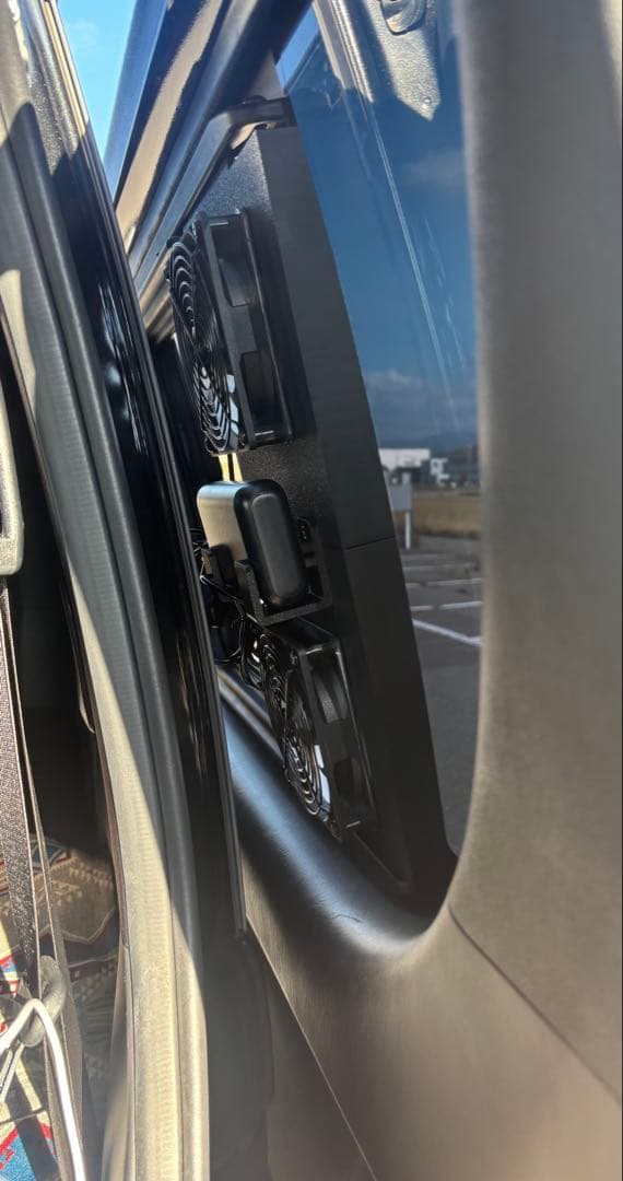 ハイエース 換気扇 ４型 〜 USBファン 付 パネル 小窓 ABS製 車中泊