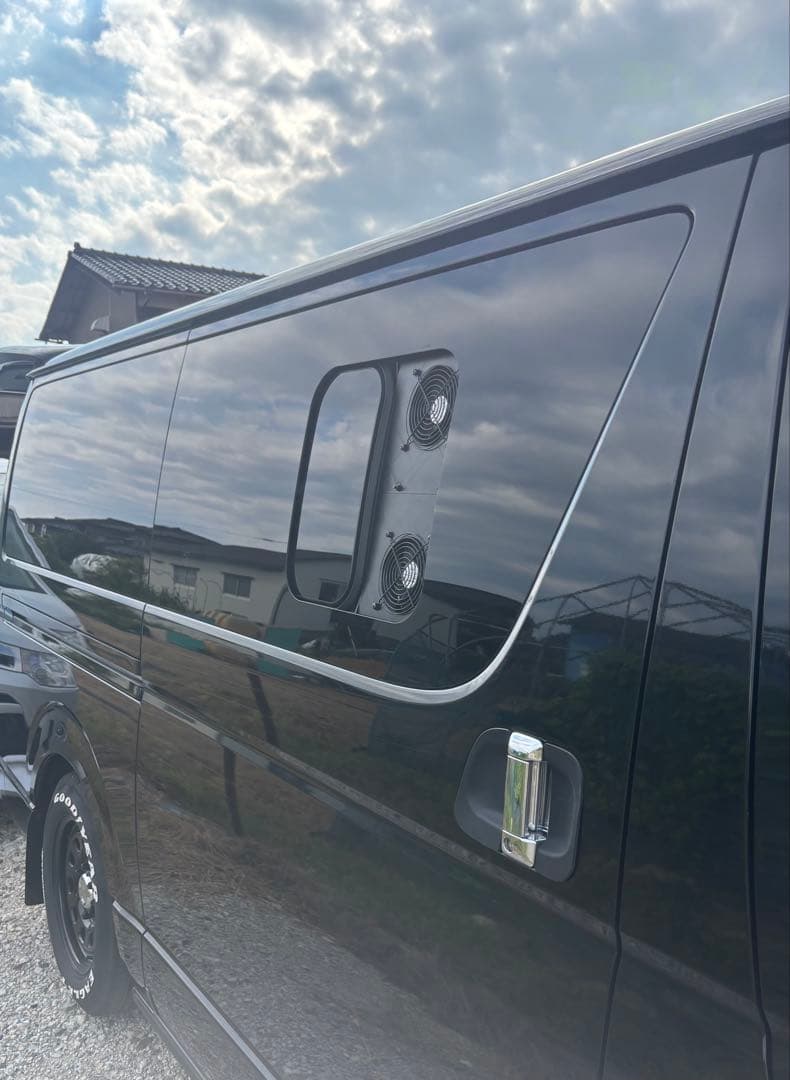 ハイエース 換気扇 ４型 〜 USBファン 付 パネル 小窓 ABS製 車中泊