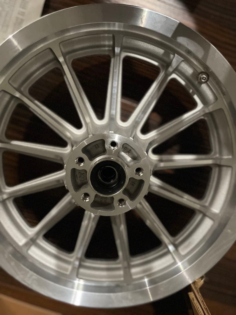 ハーレー　XL FXD スポーツスター　リアホイール　40983-96 新品