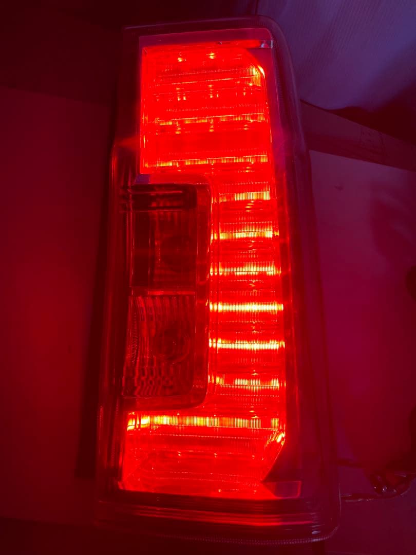 LA600S タントカスタム　前期　テールライト　右側