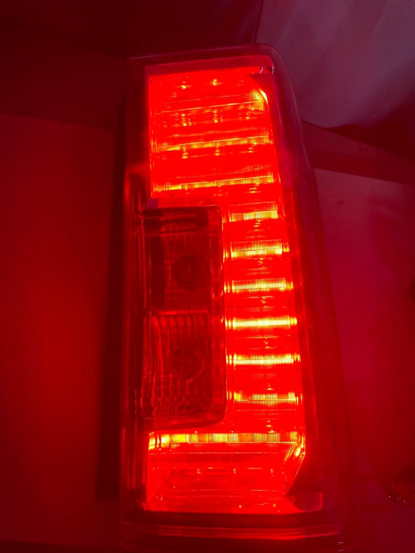 LA600S タントカスタム　前期　テールライト　右側