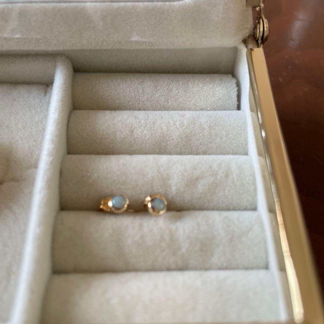 ete オパールピアス k18YG