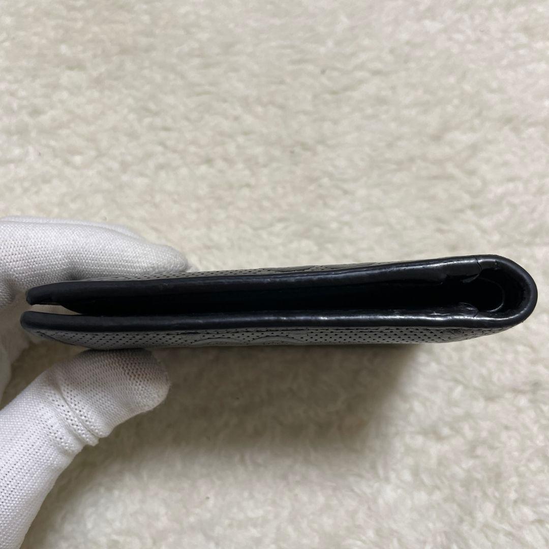 GUCCI　グッチ　折り財布　エンボス　ブラック　美品‼️