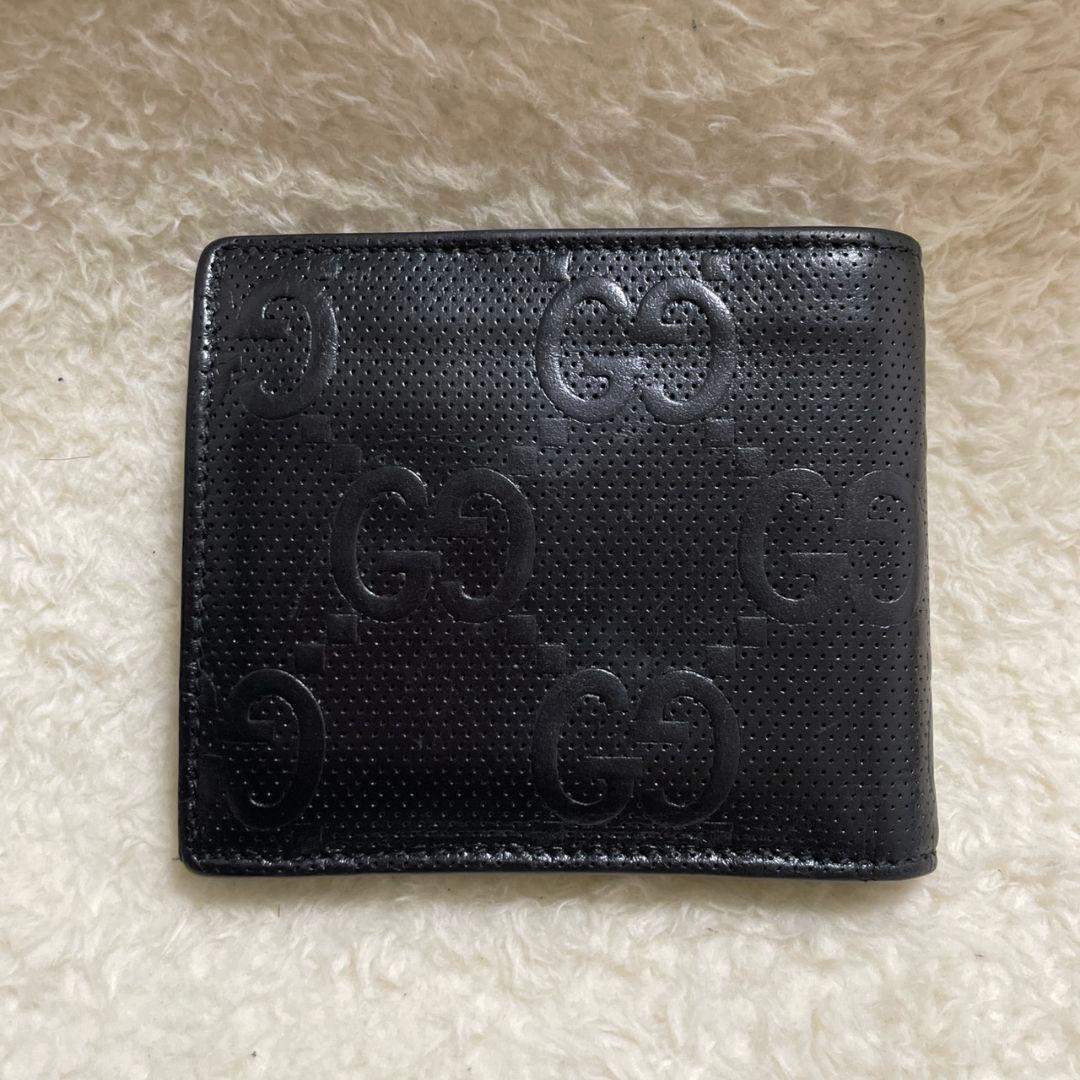 GUCCI　グッチ　折り財布　エンボス　ブラック　美品‼️