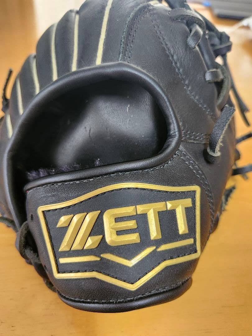 ZETT グラウンドヒーロー 右投げ用 黒