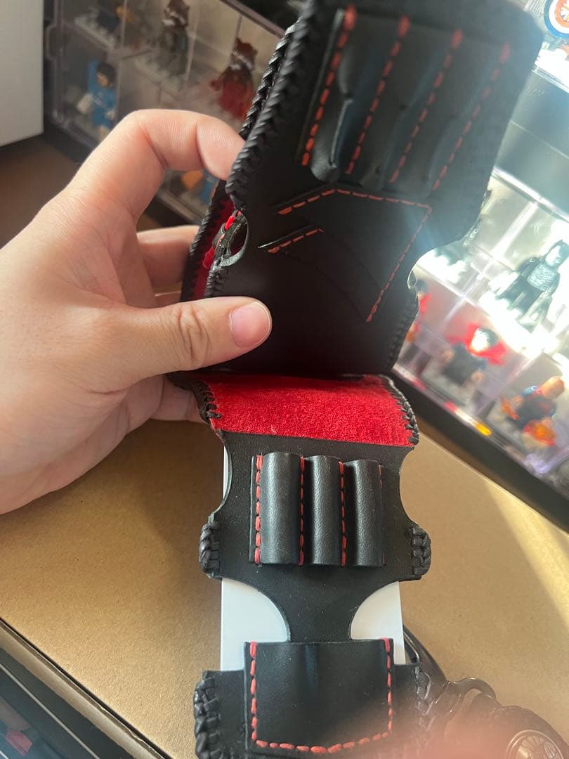 ダーツホルスター 黒/赤 レザー製