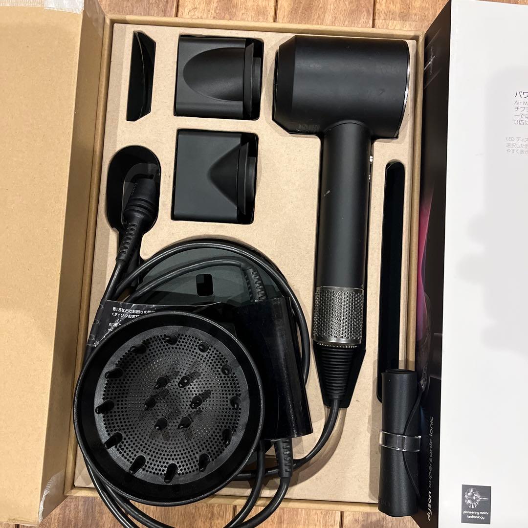 箱・未使用付属品付きDyson supersonic ionic ヘアドライヤー