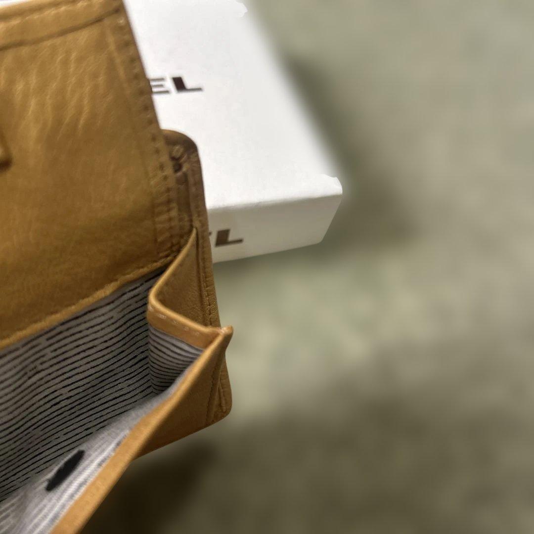 新品　DIESEL 二つ折り財布