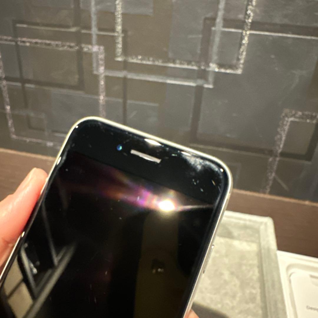 iPhone SE (第3世代) 64GB スターライト