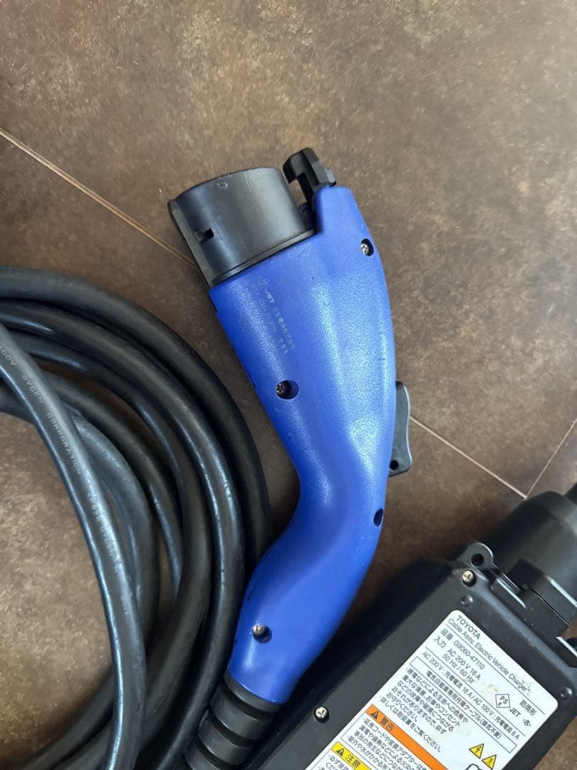 プリウスPHV zvw52 充電ケーブル