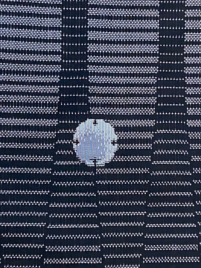 【未使用】黒色　泥染本場大島紬　たてわくに雪輪柄　　着物（袷）